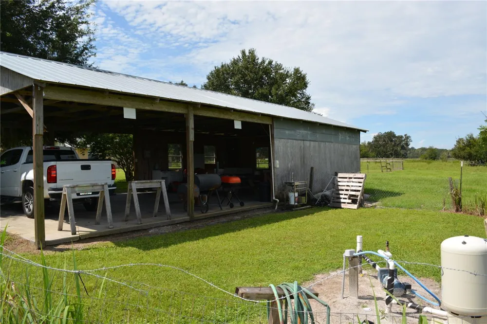 7826 CR 736 Center Hill, FL 33514