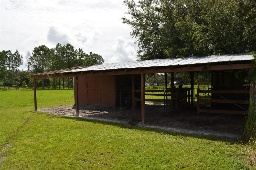 7826 CR 736 Center Hill, FL 33514