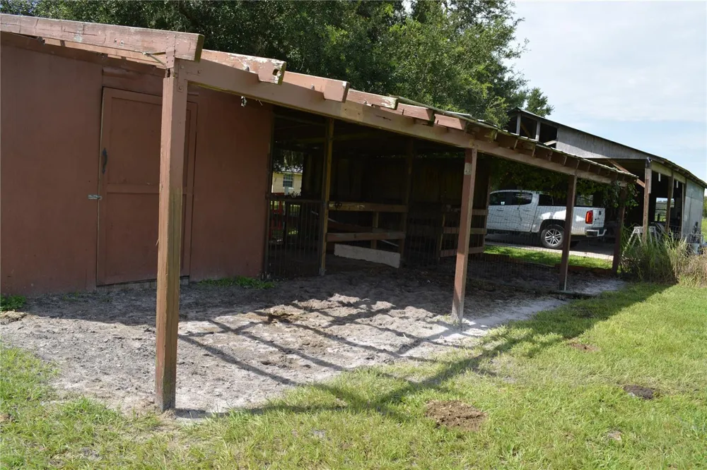 7826 CR 736 Center Hill, FL 33514