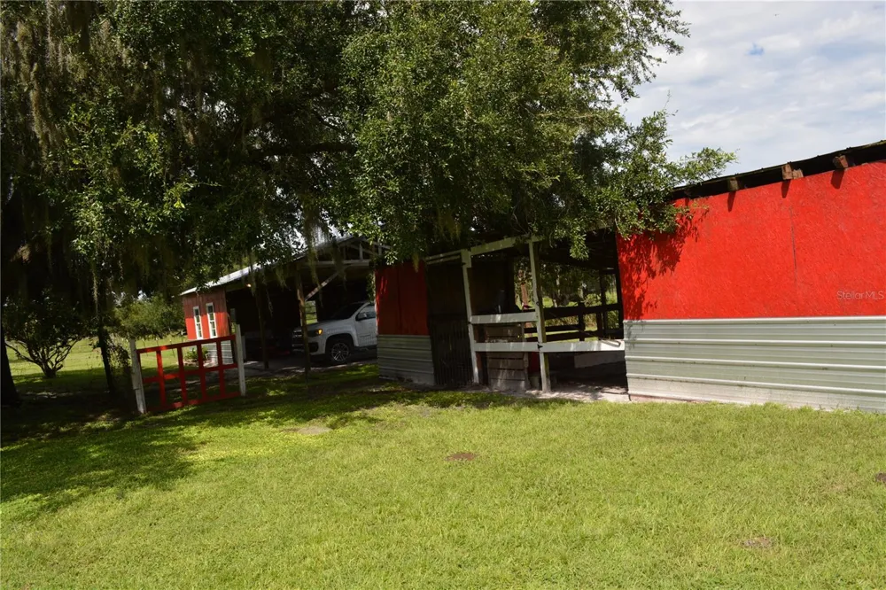 7826 CR 736 Center Hill, FL 33514