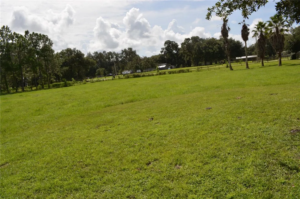 7826 CR 736 Center Hill, FL 33514