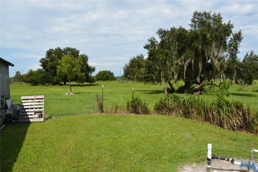 7826 CR 736 Center Hill, FL 33514