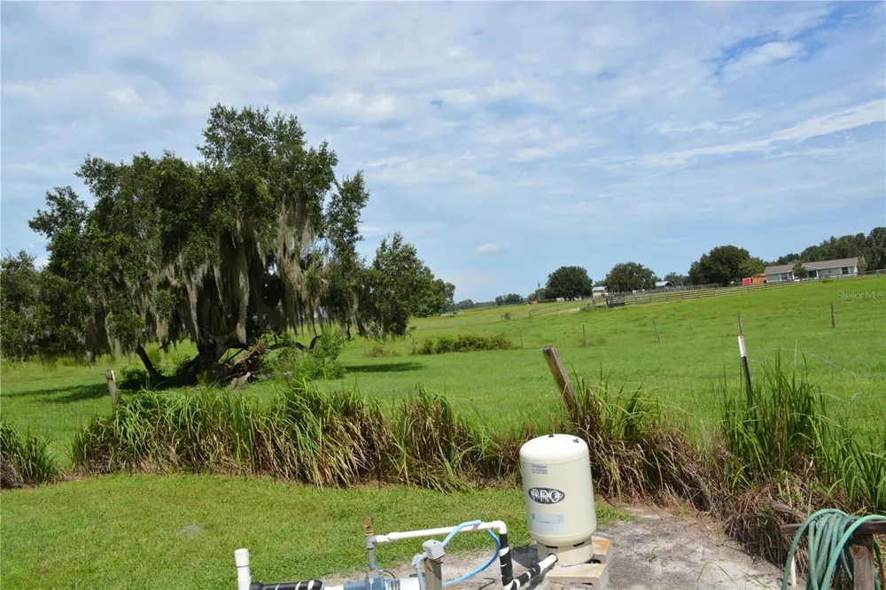 7826 CR 736 Center Hill, FL 33514