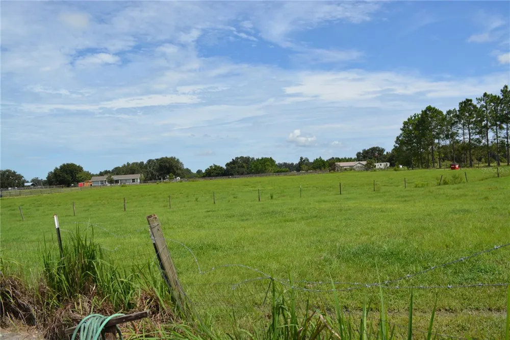 7826 CR 736 Center Hill, FL 33514