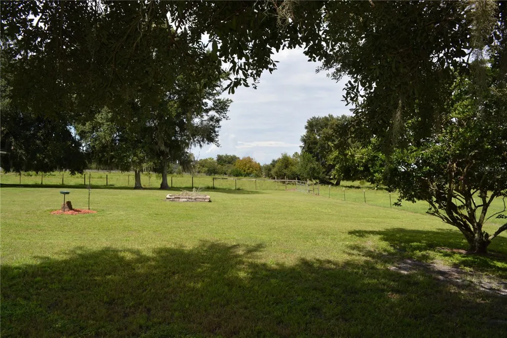 7826 CR 736 Center Hill, FL 33514