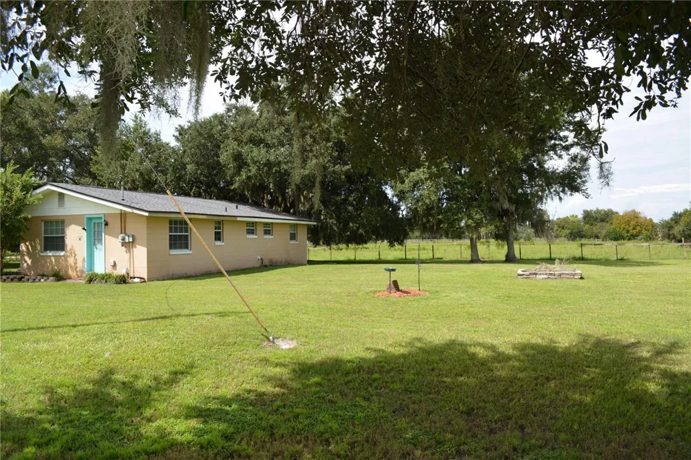 7826 CR 736 Center Hill, FL 33514