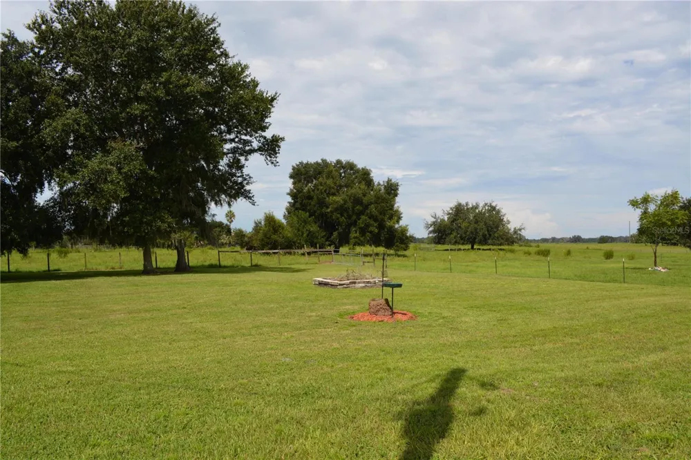7826 CR 736 Center Hill, FL 33514