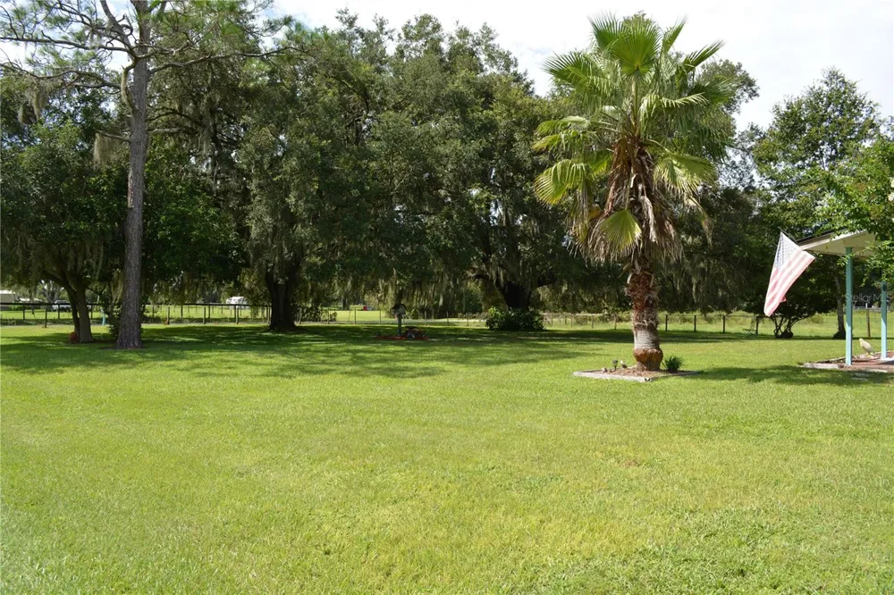 7826 CR 736 Center Hill, FL 33514