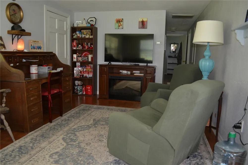 7826 CR 736 Center Hill, FL 33514