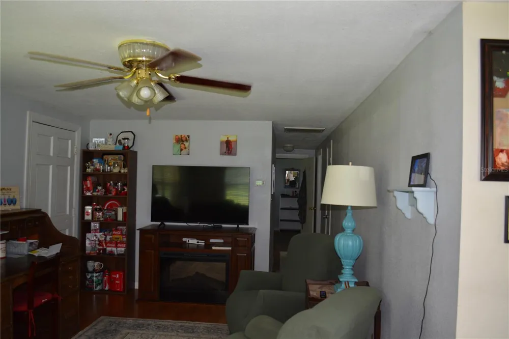 7826 CR 736 Center Hill, FL 33514