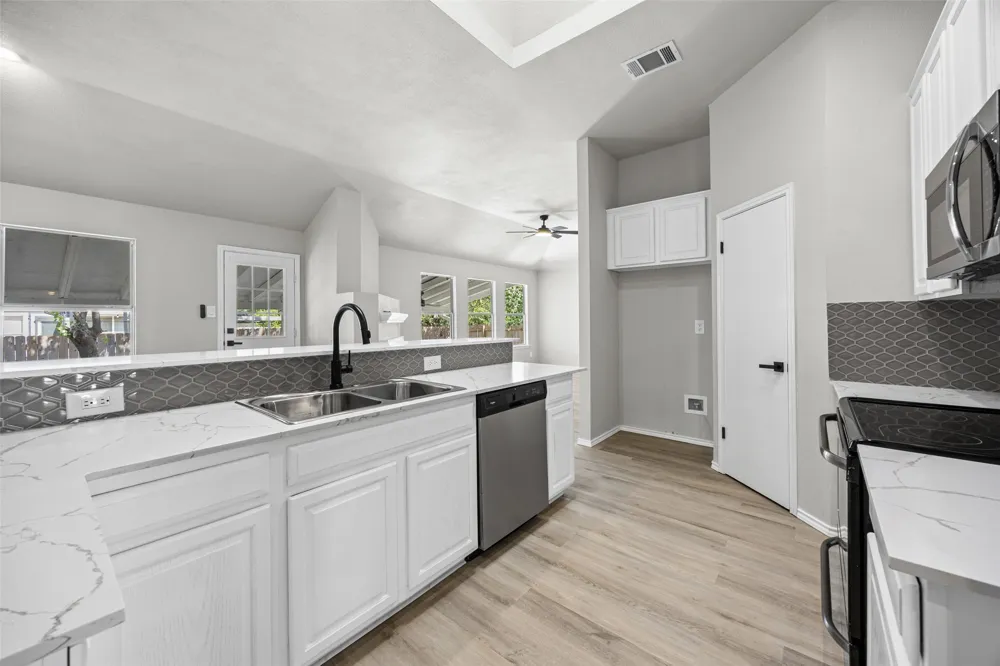 1709 Southeastern Trail Round Rock, TX 78664