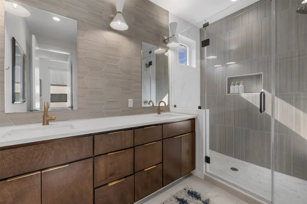 900 S 2nd Street #22 Austin, TX 78704
