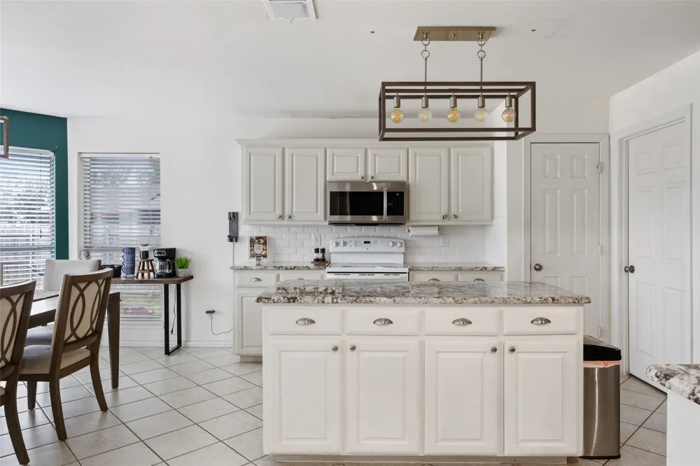 1112 Fawn Meadow Trail Kennedale, TX 76060