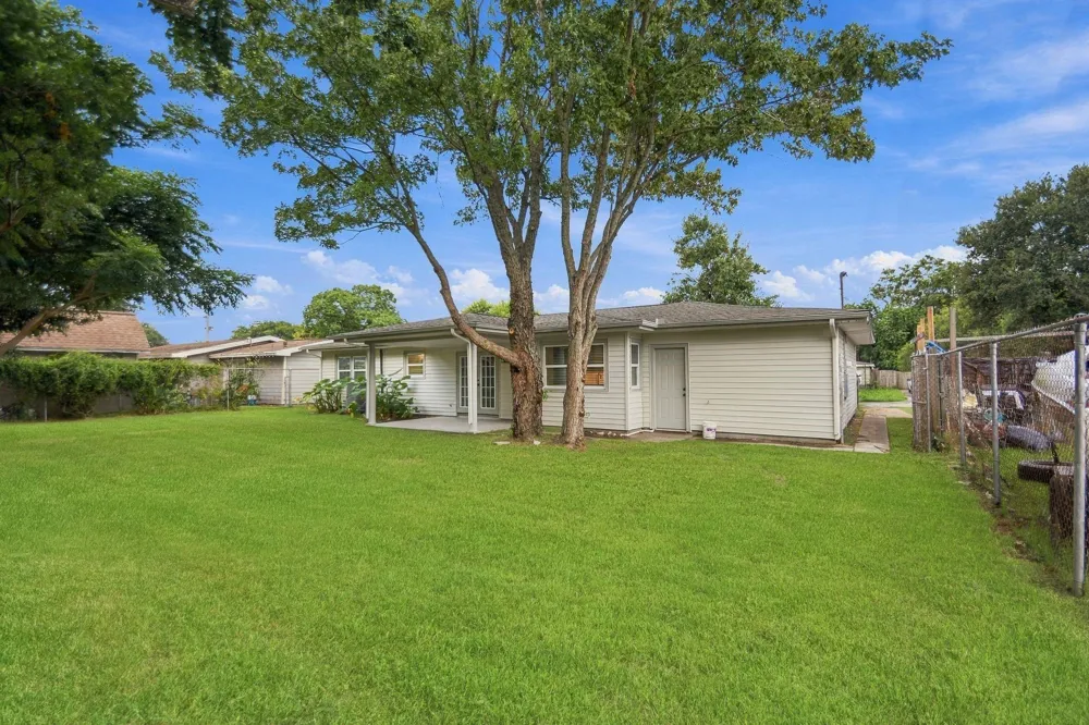 416 21st Avenue Texas City, TX 77590