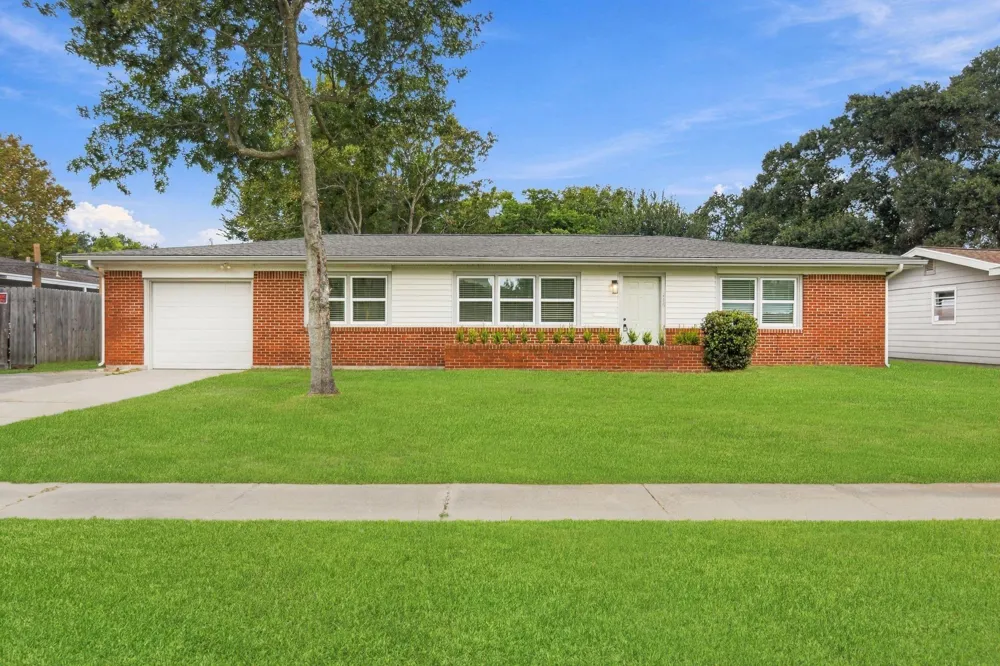 416 21st Avenue Texas City, TX 77590