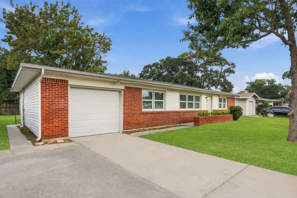 416 21st Avenue Texas City, TX 77590