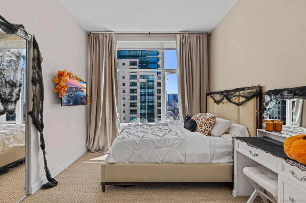 550 Front St #1101 San Diego, CA 92101