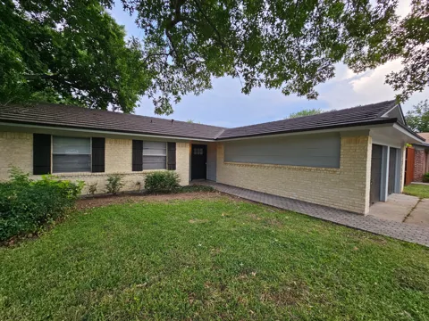 220 Bluebird Circle