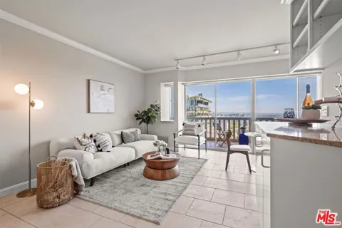 999 Doheny Drive #806