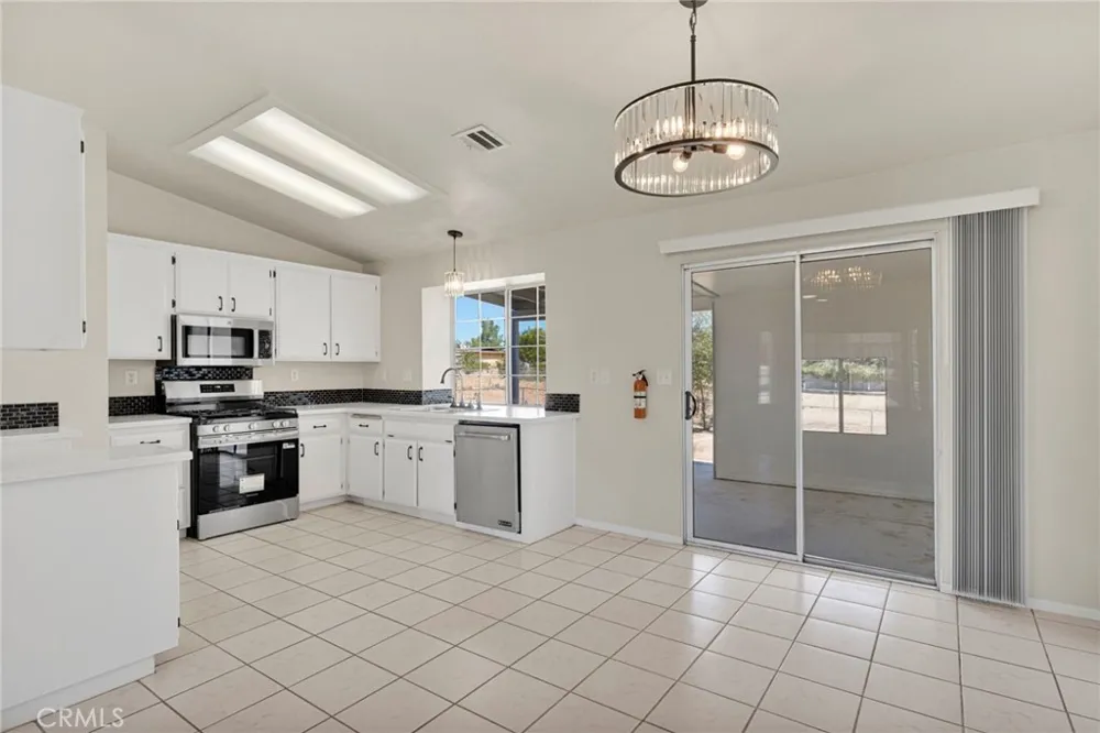 18190 Pitache Street Hesperia, CA 92345