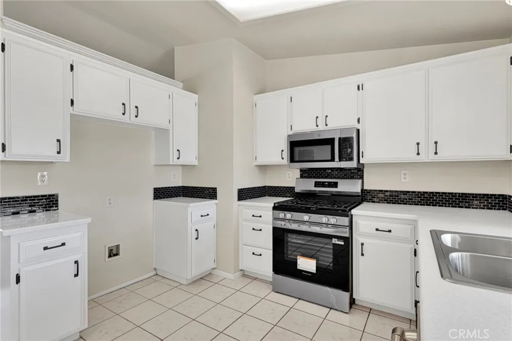 18190 Pitache Street Hesperia, CA 92345
