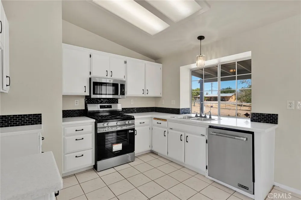 18190 Pitache Street Hesperia, CA 92345