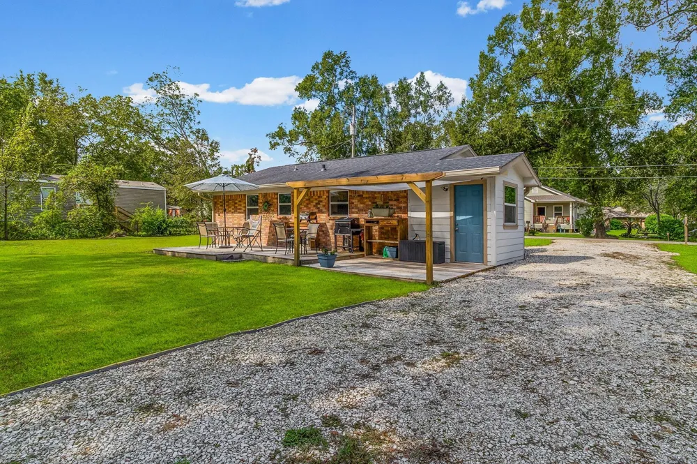 1220 Bluebird Avenue Livingston, TX 77351