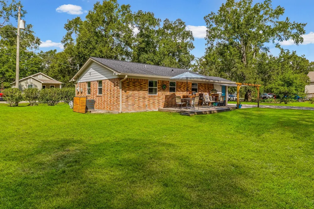 1220 Bluebird Avenue Livingston, TX 77351