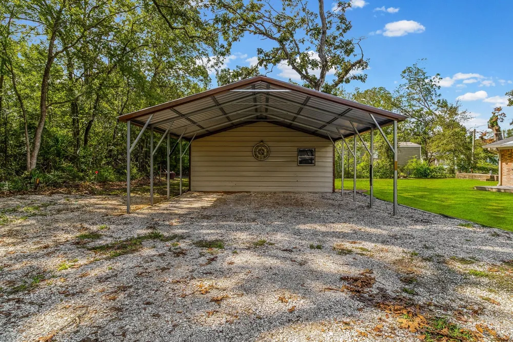 1220 Bluebird Avenue Livingston, TX 77351