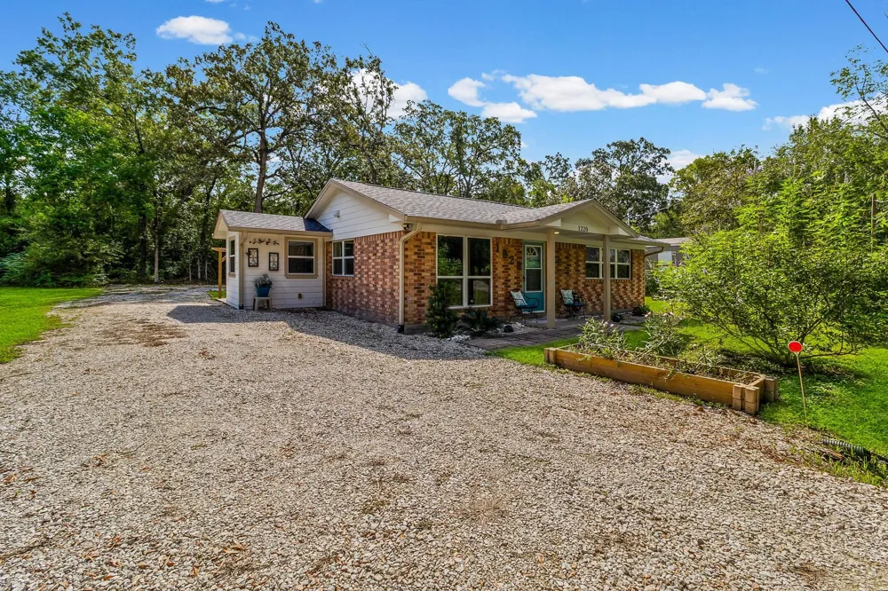 1220 Bluebird Avenue Livingston, TX 77351