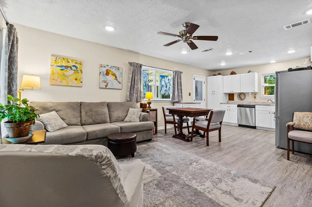 1220 Bluebird Avenue Livingston, TX 77351