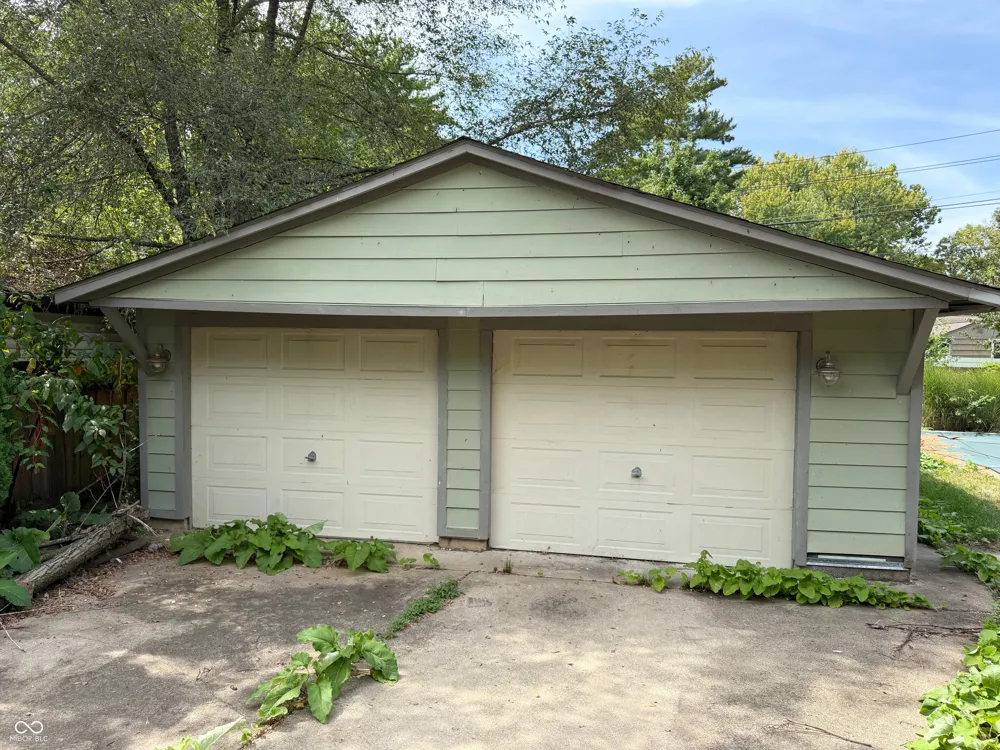 6410 Oxford Street Indianapolis, IN 46220