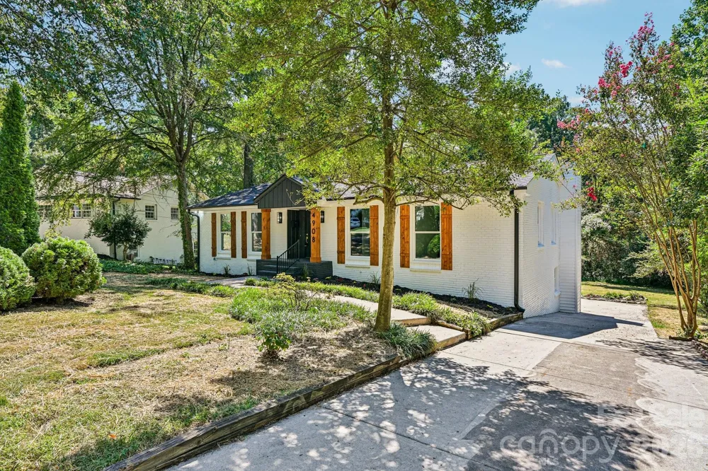 4908 Zephyr Lane Charlotte, NC 28209