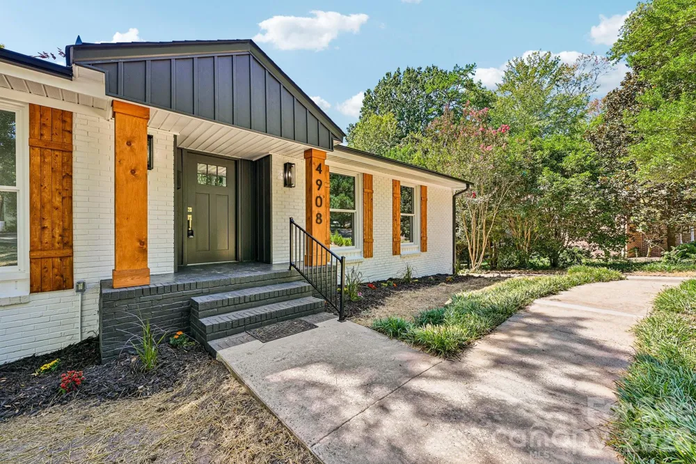 4908 Zephyr Lane Charlotte, NC 28209
