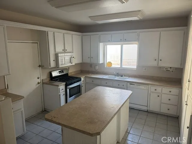 20057 Rancherias Apple Valley, CA 92307