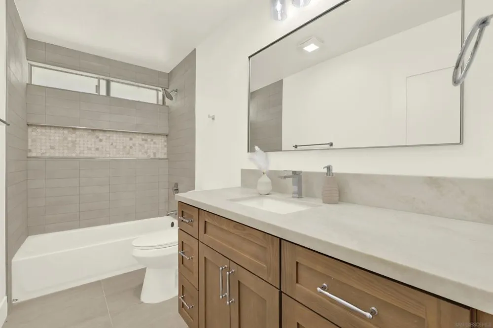 12621 Opimo Dr San Diego, CA 92128