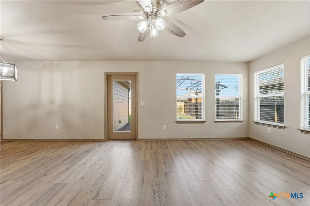 1306 Fern Court Gonzales, TX 78629
