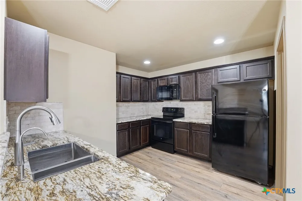 1306 Fern Court Gonzales, TX 78629