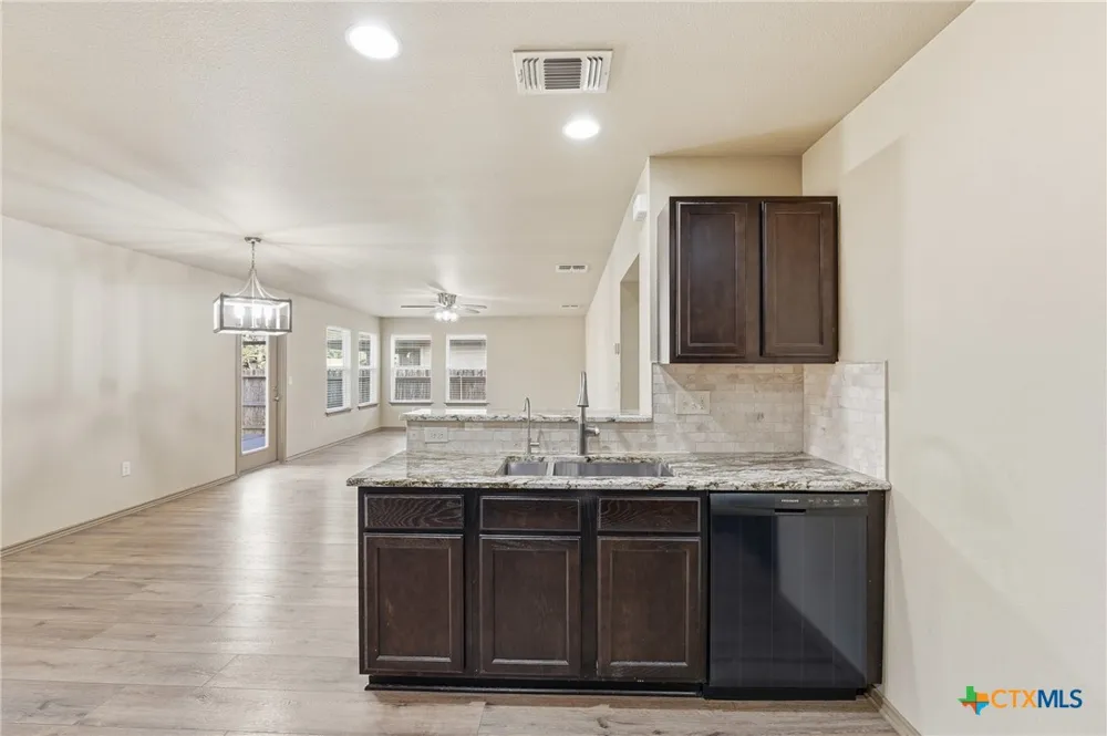 1306 Fern Court Gonzales, TX 78629