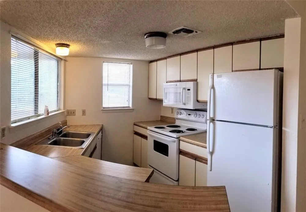 2500 Burleson Road #215 Austin, TX 78741