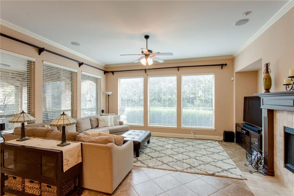1007 Rhondstat Run Cedar Park, TX 78613