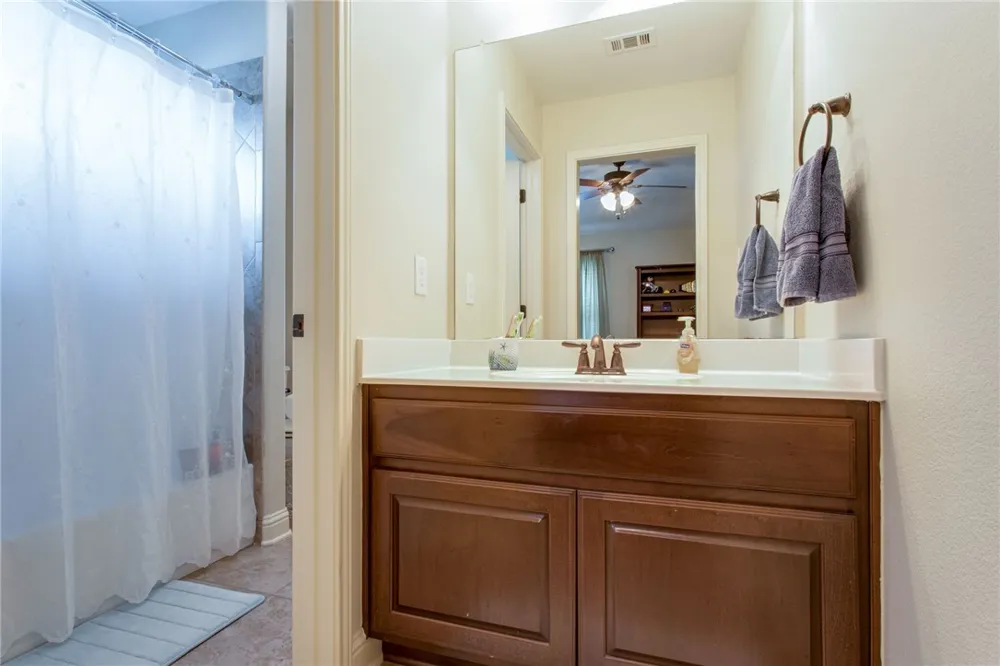 1007 Rhondstat Run Cedar Park, TX 78613