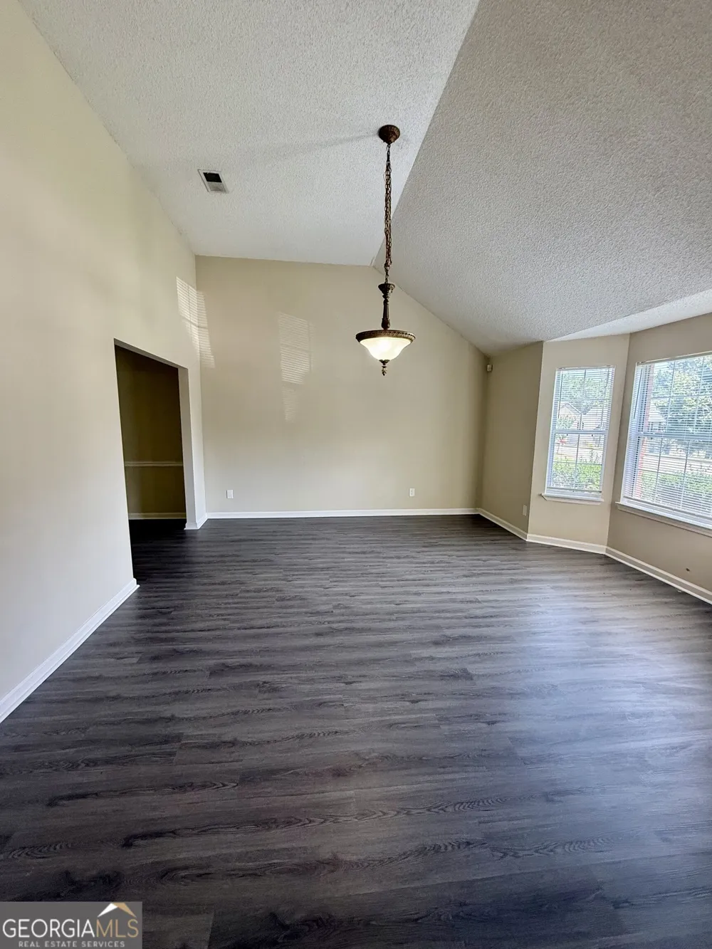 5237 Round Table DR Ellenwood, GA 30294