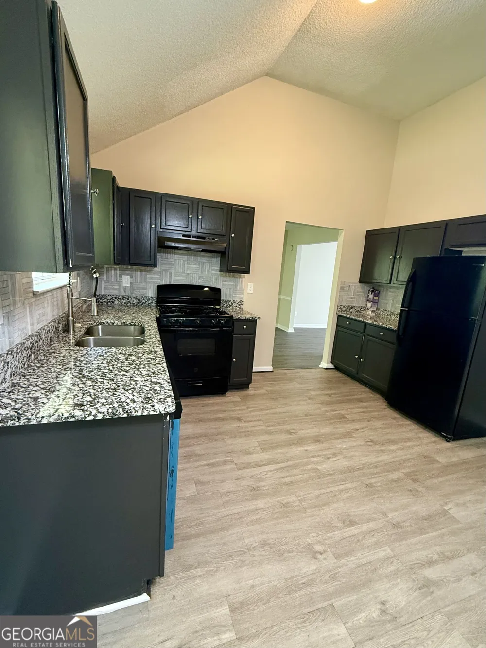 5237 Round Table DR Ellenwood, GA 30294