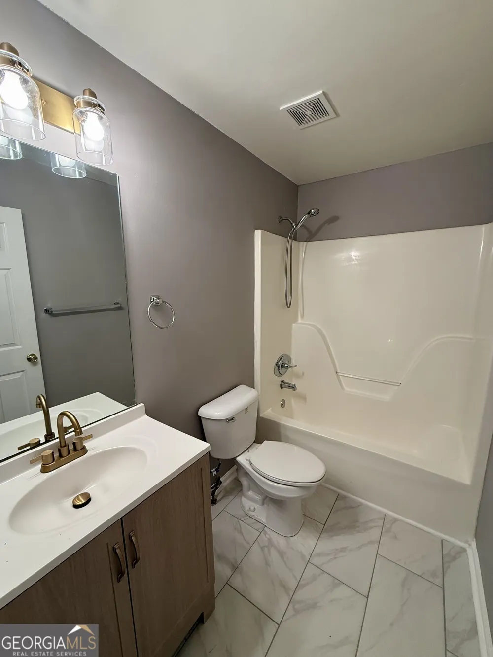 5237 Round Table DR Ellenwood, GA 30294
