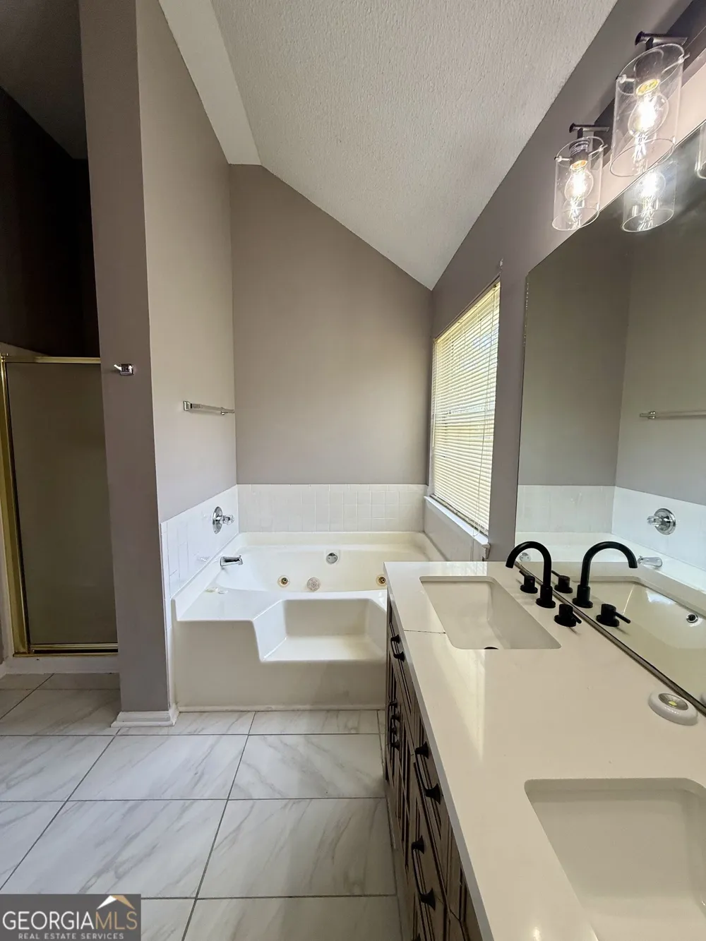 5237 Round Table DR Ellenwood, GA 30294