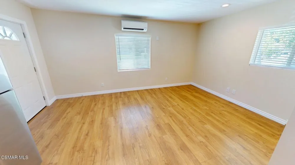 19153 Sylvan Street Tarzana, CA 91335