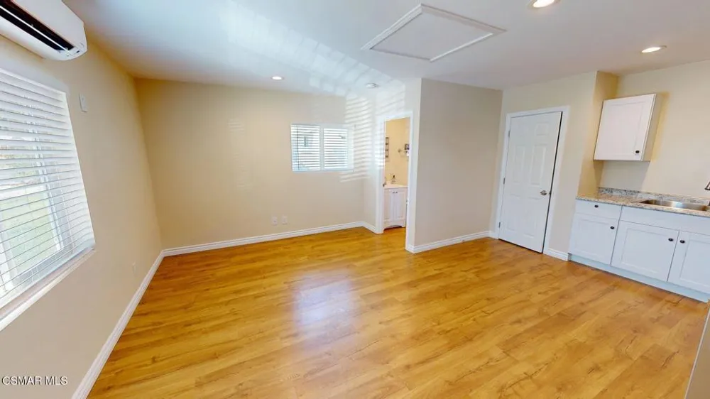 19153 Sylvan Street Tarzana, CA 91335