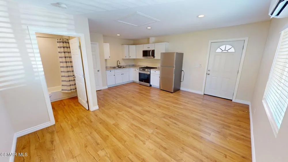 19153 Sylvan Street Tarzana, CA 91335