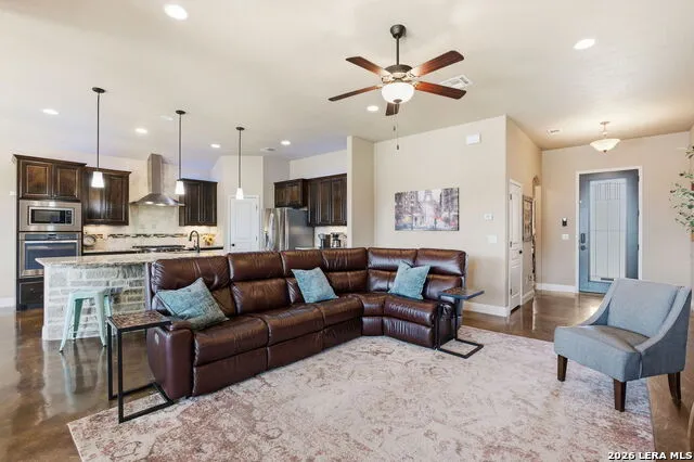 1635 SUN BAY DR New Braunfels, TX 78130
